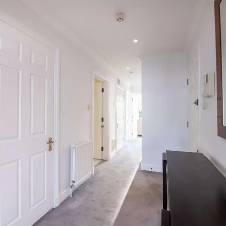 Somerset Court Kensington Apartment