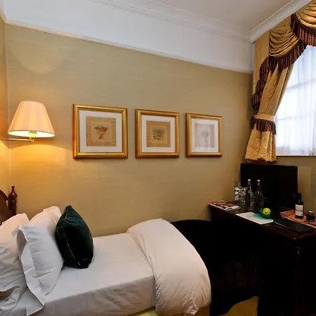 The Colonnade 4* Londyn