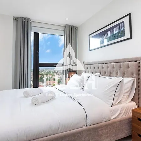 Modern, Stylish Penthouse Next To Wembley Stadium! Apartment London