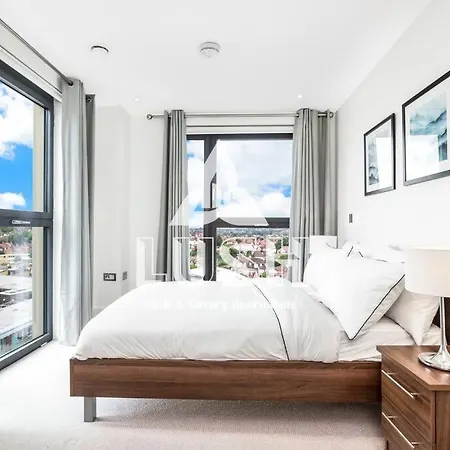 Modern, Stylish Penthouse Next To Wembley Stadium! * London