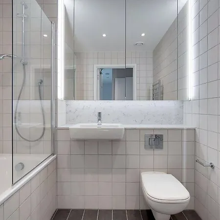 Modern, Stylish Penthouse Next To Wembley Stadium! *