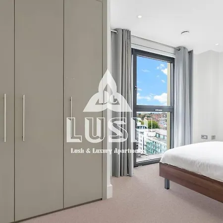 Apartment Modern, Stylish Penthouse Next To Wembley Stadium!
