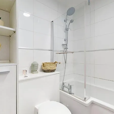 Fantastic 2 Bedroom Flat Near To Notting Hill Holiday home *