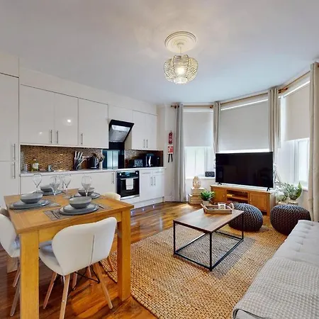 Fantastic 2 Bedroom Flat Near To Notting Hill *