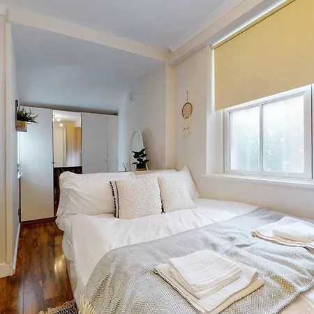 Fantastic 2 Bedroom Flat Near To Notting Hill *