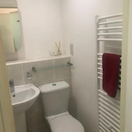 London Dbl Private Bathroom & Toilet In Modern 2bed