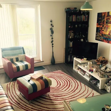 Homestay London Dbl Private Bathroom & Toilet In Modern 2bed Croydon
