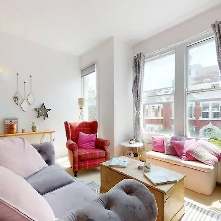 Daire Superb 2 Bed Flat Next To Clapham South Station *