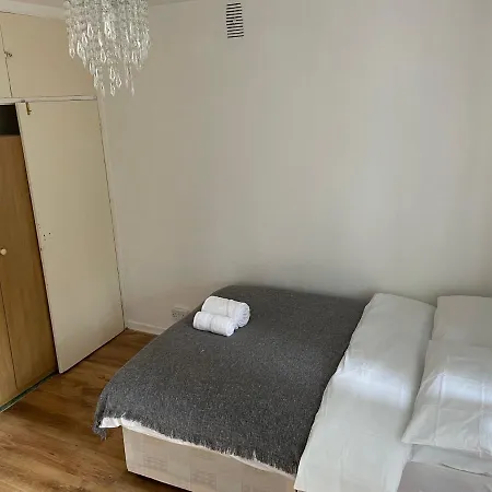Centrally Located 2- Bedroom Apartment With Garden * London