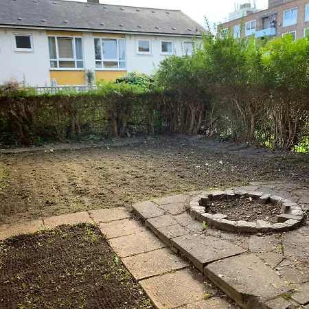 Centrally Located 2- Bedroom Apartment With Garden Apartment