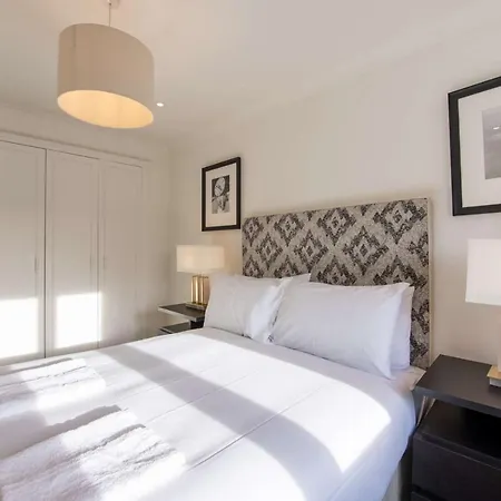 Somerset Court Kensington Apartment *