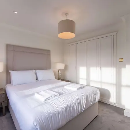 Apartment Somerset Court Kensington *