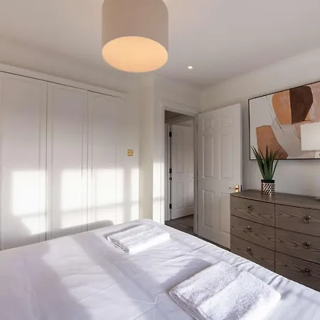 Somerset Court Kensington Apartment *