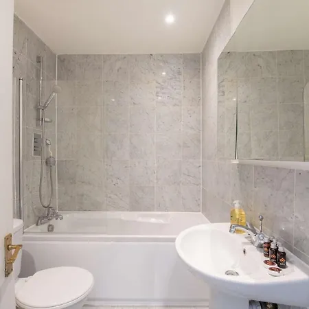 Apartment Somerset Court Kensington