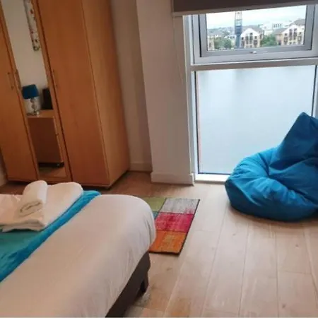 Lovely Waterfront Flat Canary Wharf Excel Centre Apartment London