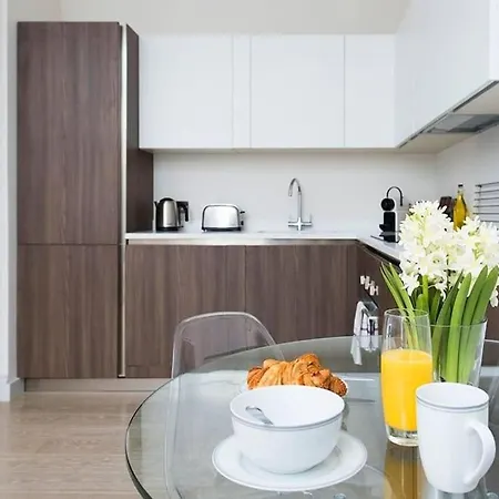 Apartment Recently Redecorated Bright 1br Near Shepherds Bush With Parking Soa