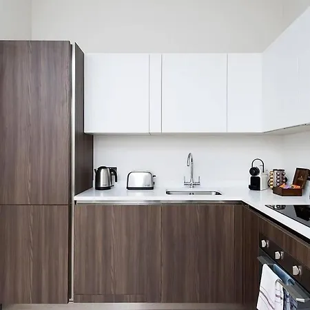 Recently Redecorated Bright 1br Near Shepherds Bush With Parking Soa * London