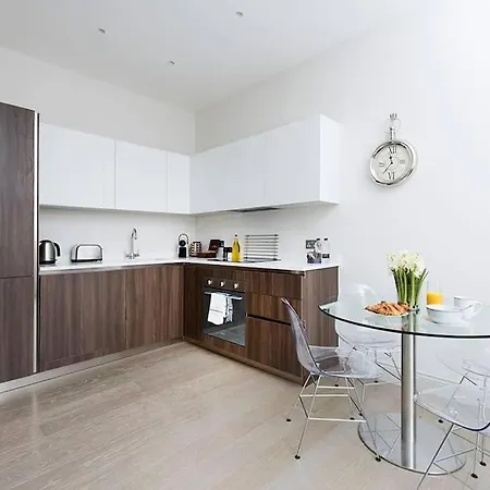Apartment Recently Redecorated Bright 1br Near Shepherds Bush With Parking Soa