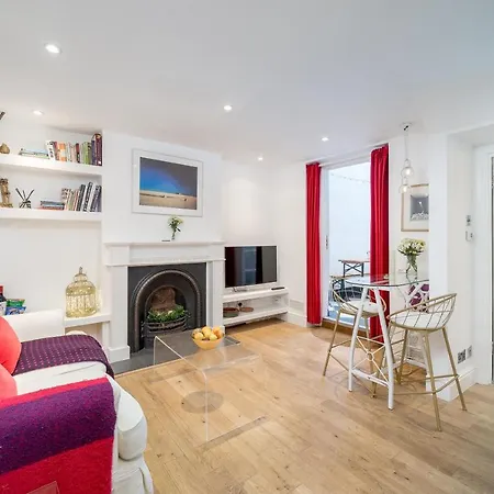 Stylish Flat With Private Yard In Shepherd Bush Londres