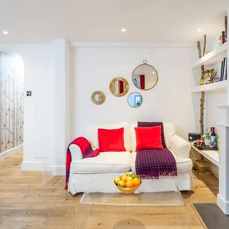Stylish Flat With Private Yard In Shepherd Bush Londres