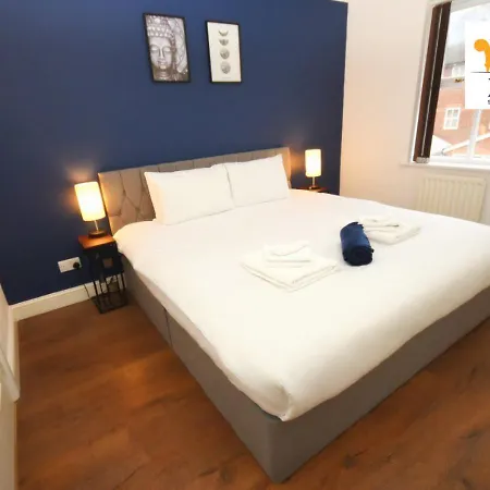 4 Bed Townhouse/free Parking Mitcham