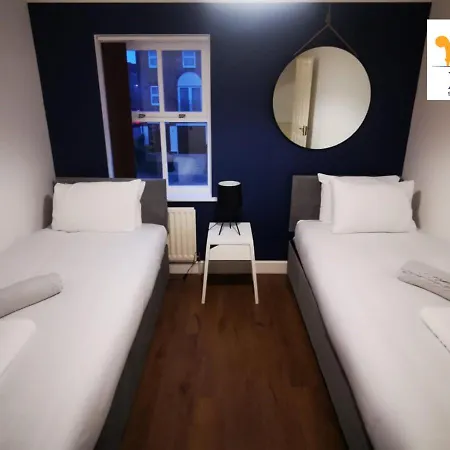 4 Bed Townhouse/free Parking