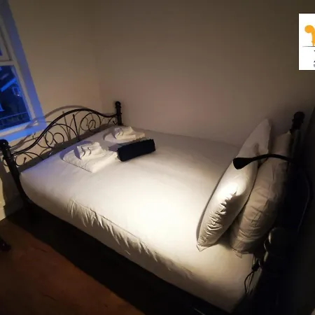 Apartment 4 Bed Townhouse/free Parking Mitcham