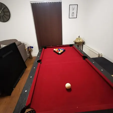 4 Bed Townhouse/free Parking * Mitcham
