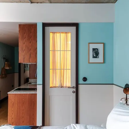 Room2 Chiswick Hometel London