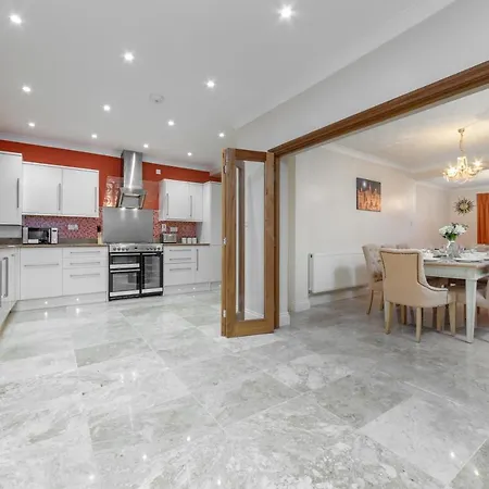 Flourish - Marlands - Ilford Apartment