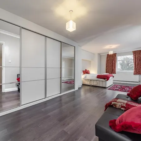 Apartment Flourish - Marlands - Ilford
