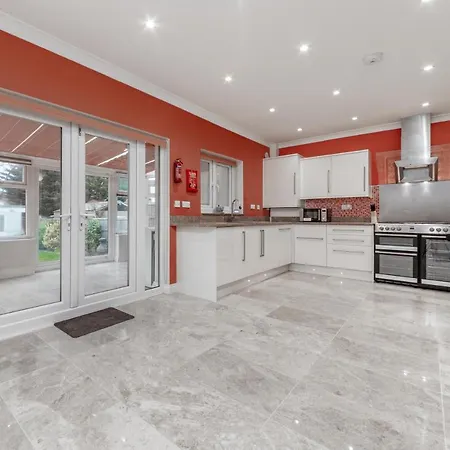 Apartment Flourish - Marlands - Ilford *