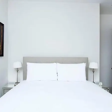 Recently Redecorated Bright 1br Near Shepherds Bush With Parking Soa Apartment