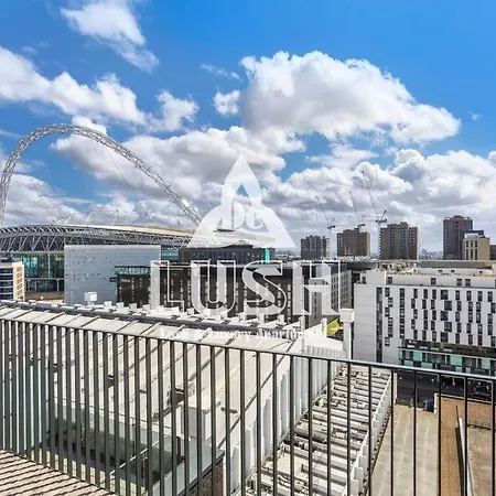 Modern, Stylish Penthouse Next To Wembley Stadium! *