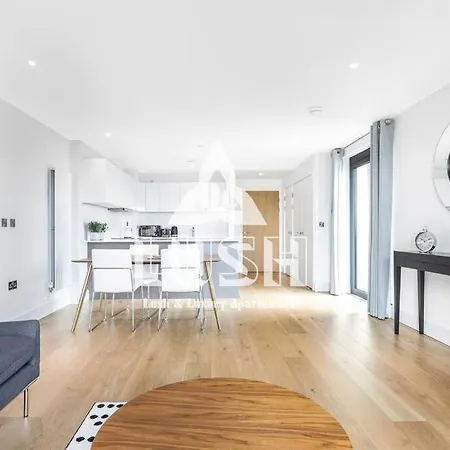 Modern, Stylish Penthouse Next To Wembley Stadium! * London