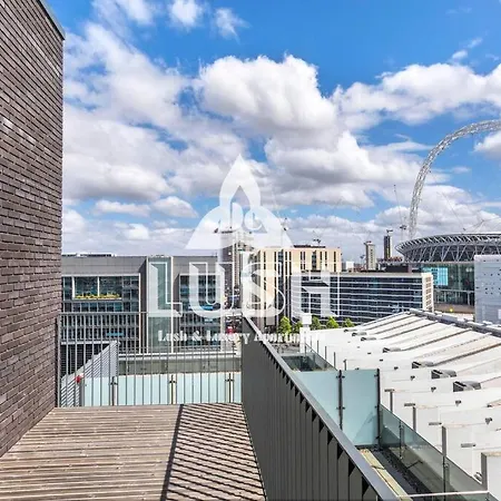 Modern, Stylish Penthouse Next To Wembley Stadium! Apartment London