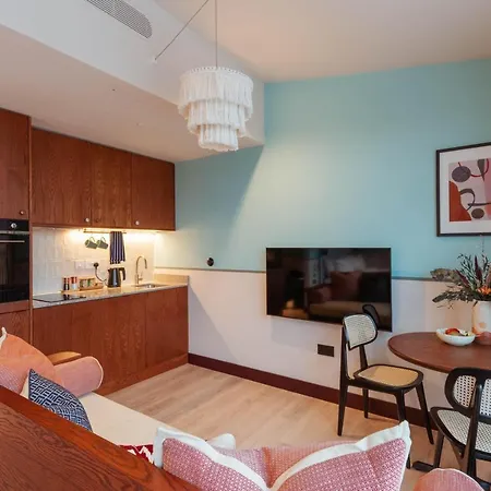 Room2 Chiswick Hometel 4* London