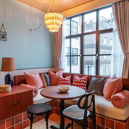 Room2 Chiswick Hometel 4* London