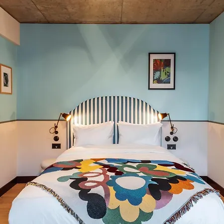 Room2 Chiswick Hometel 4* London