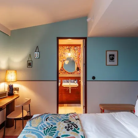 Room2 Chiswick Hometel 4* London