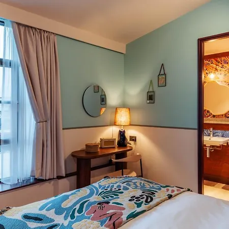 Room2 Chiswick Hometel 4* London