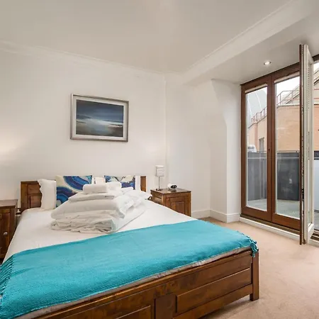 5, 48 Bishopsgate By Living *