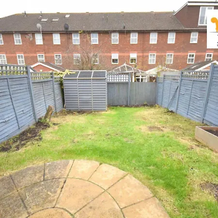 4 Bed Townhouse/free Parking Apartment *