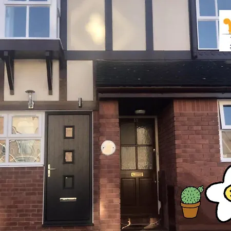 4 Bed Townhouse/free Parking Apartment *