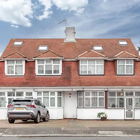 Flourish - Marlands - Ilford Apartment *