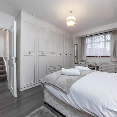 Apartment Flourish - Marlands - Ilford *