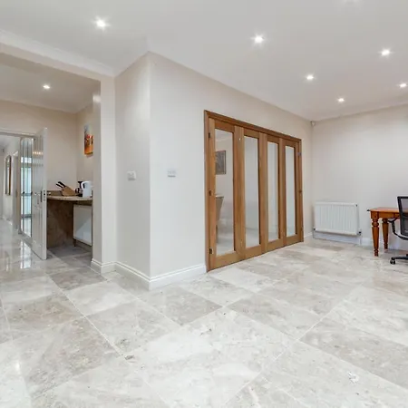 Flourish - Marlands - Ilford Apartment