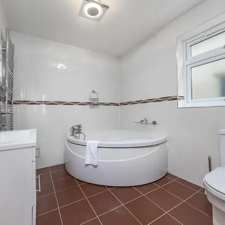 Apartment Flourish - Marlands - Ilford *