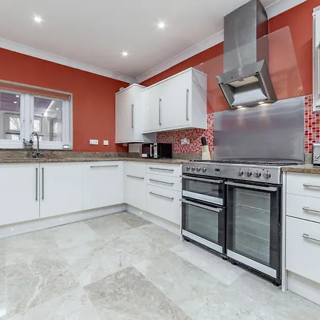 Flourish - Marlands - Ilford Apartment
