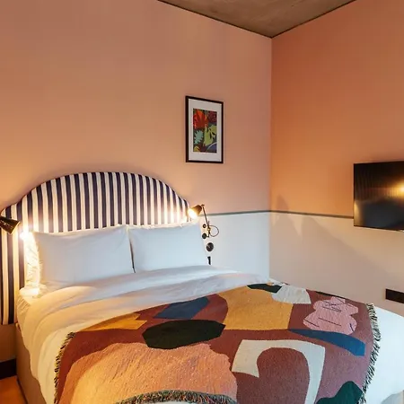 Hotel Room2 Chiswick Hometel 4*